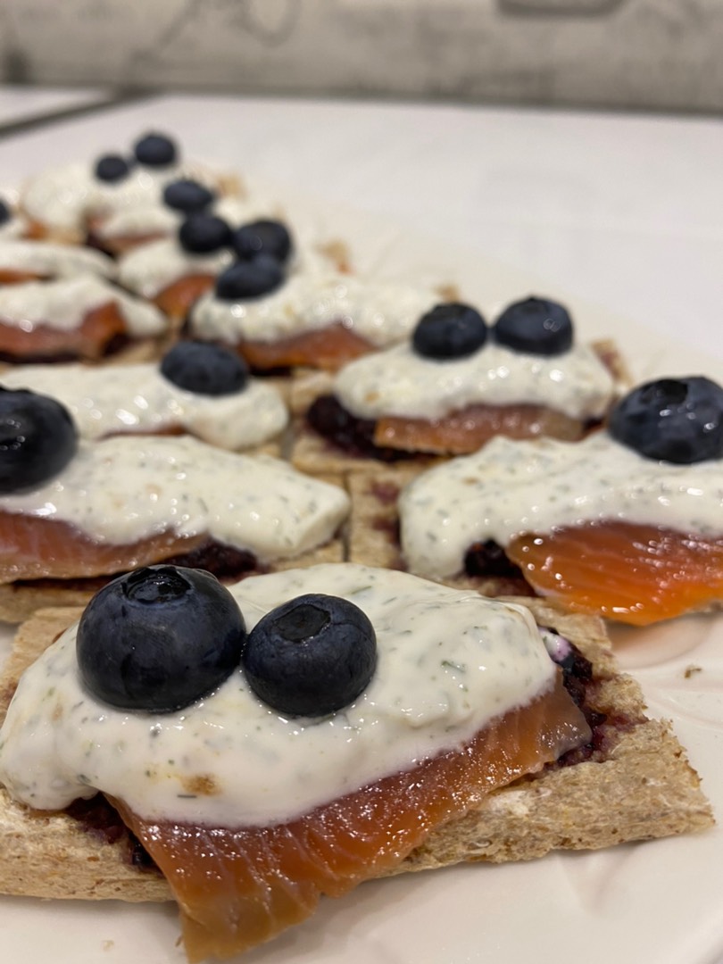 Форель с голубикой