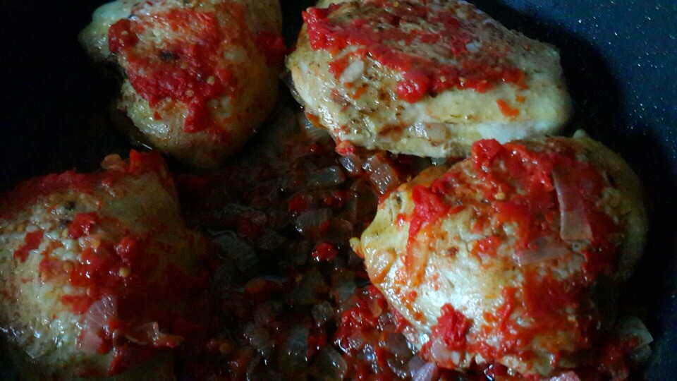 Курица тушеная с помидорами #еда #food #cibo