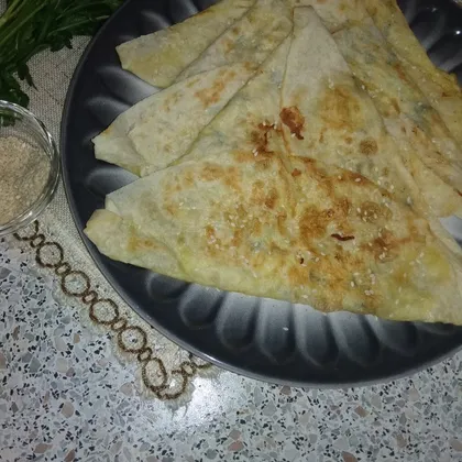 Армянская лепешка Ёка с сыром и яйцом