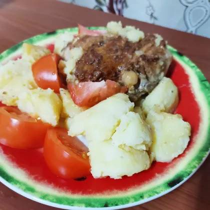 Картошка с курицей и помидорами