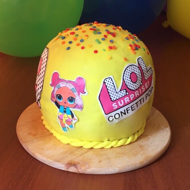 Бисквитный торт «Шар ЛОЛ»