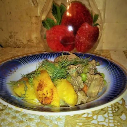 Обжаренный  картофель  с  печенью  и  овощами