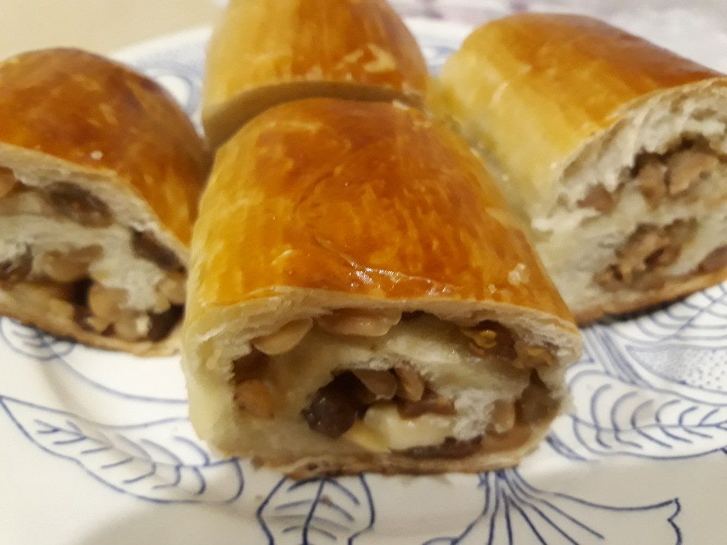 Ореховый рулет с изюмом