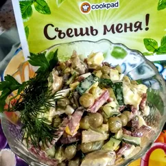 Салат с маринованными грибами