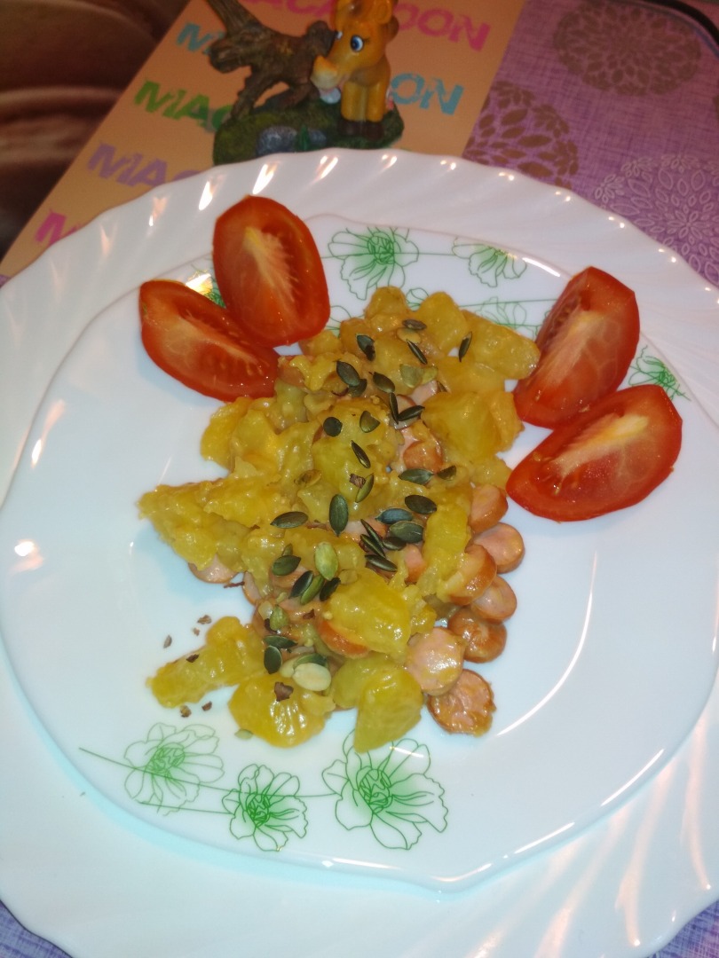 Картошка с сосисками в сырном соусе