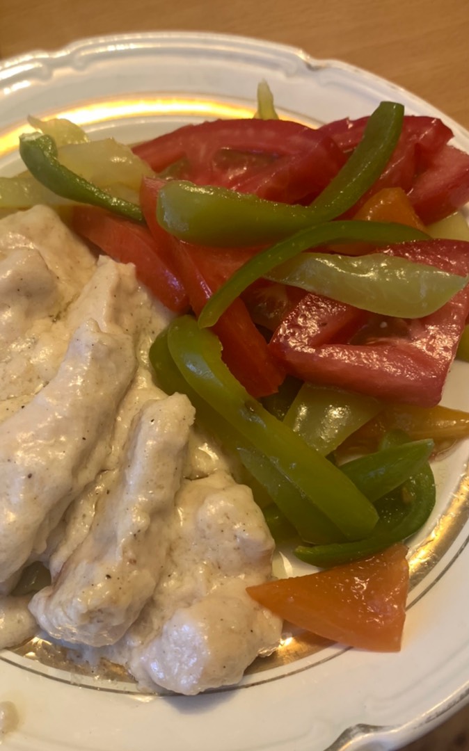 Салат с перцем и помидорами к мясу