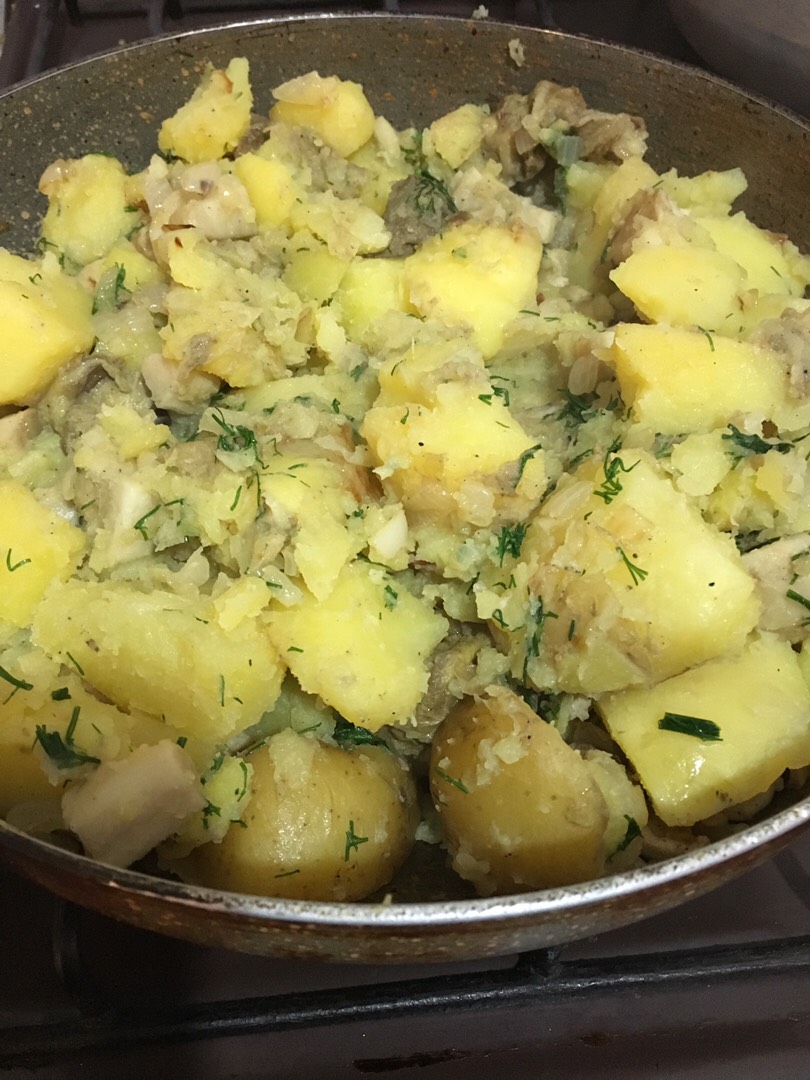 Картофель с луком и лесными грибами 🤤