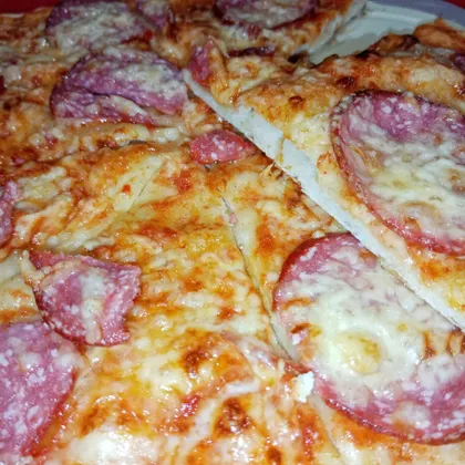 Пицца в духовке с колбасой 