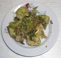 Запечённая картошка с грибами и луком