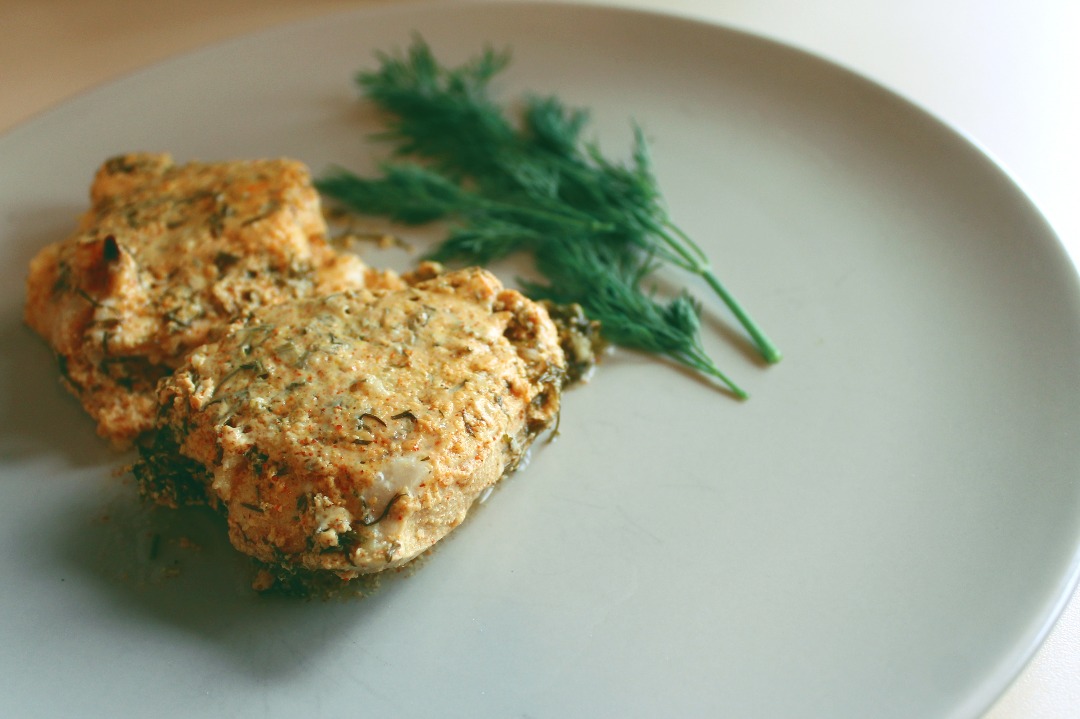 Куриная грудка в кефирном соусе