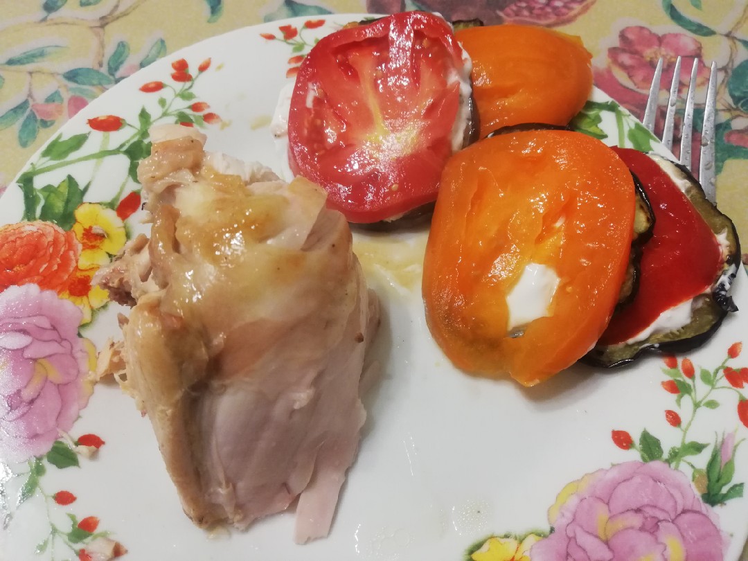 Запеченная курочка 🐔и Баклажаны 🍆 с помидорами 🍅 пп