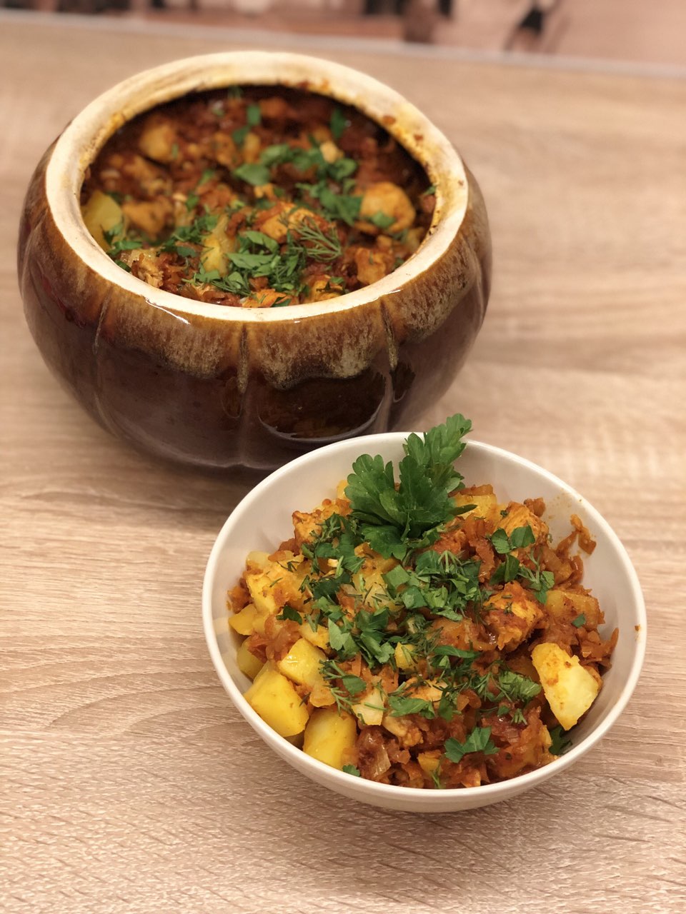 Картофель с мясом в горшочке