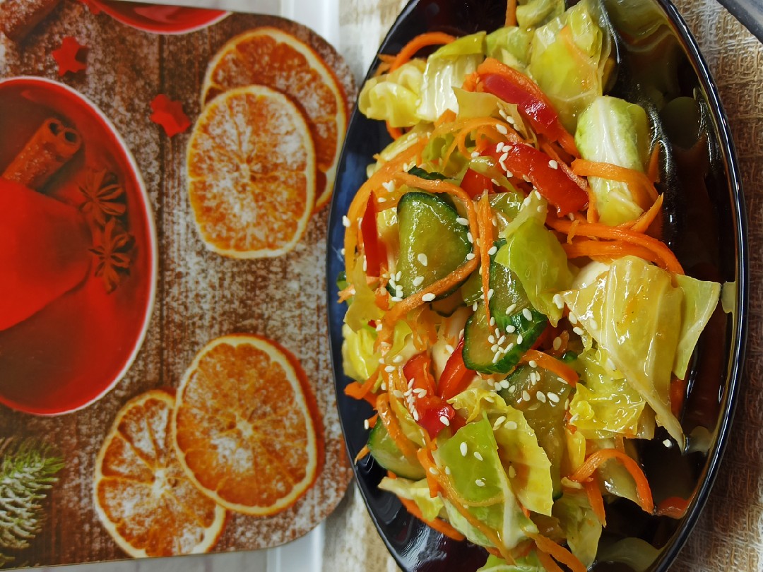 Осенний салат из капусты с болгарским перцем