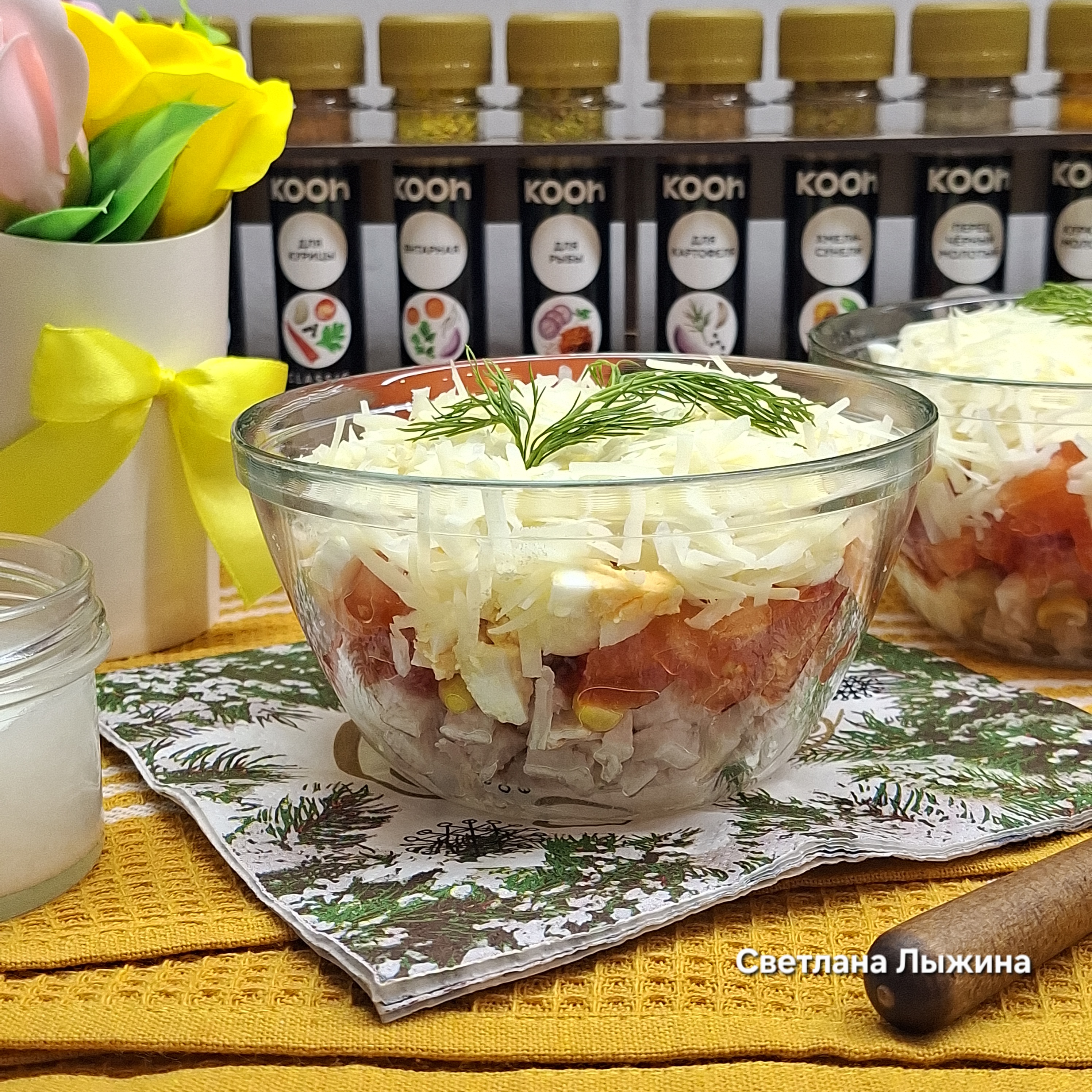 Салат "Восторг" с копченой курицей