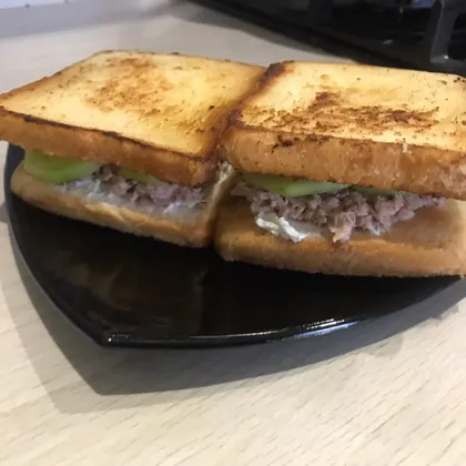Сэндвич с тунцом и творожным сыром😋