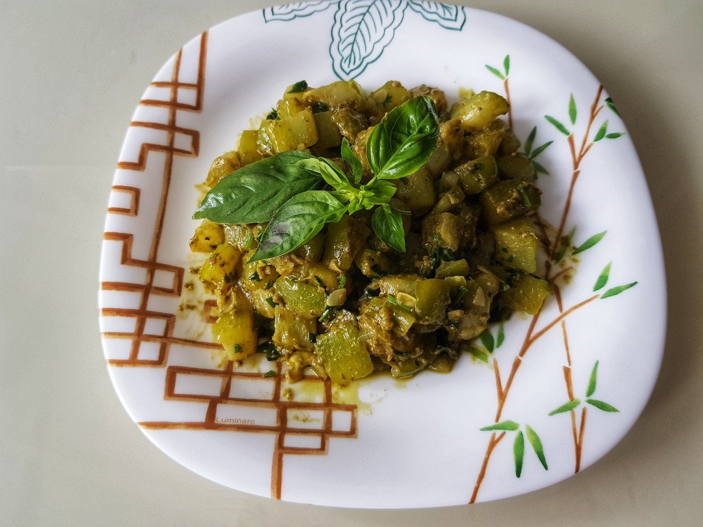 Жареные кабачки с соусом песто