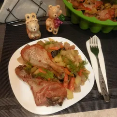 Куриные ножки/голени на овощной подушке