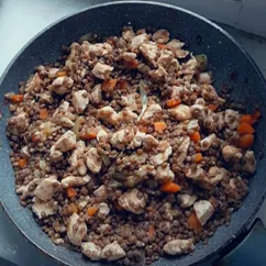 Курочка с овощами и чечевицей