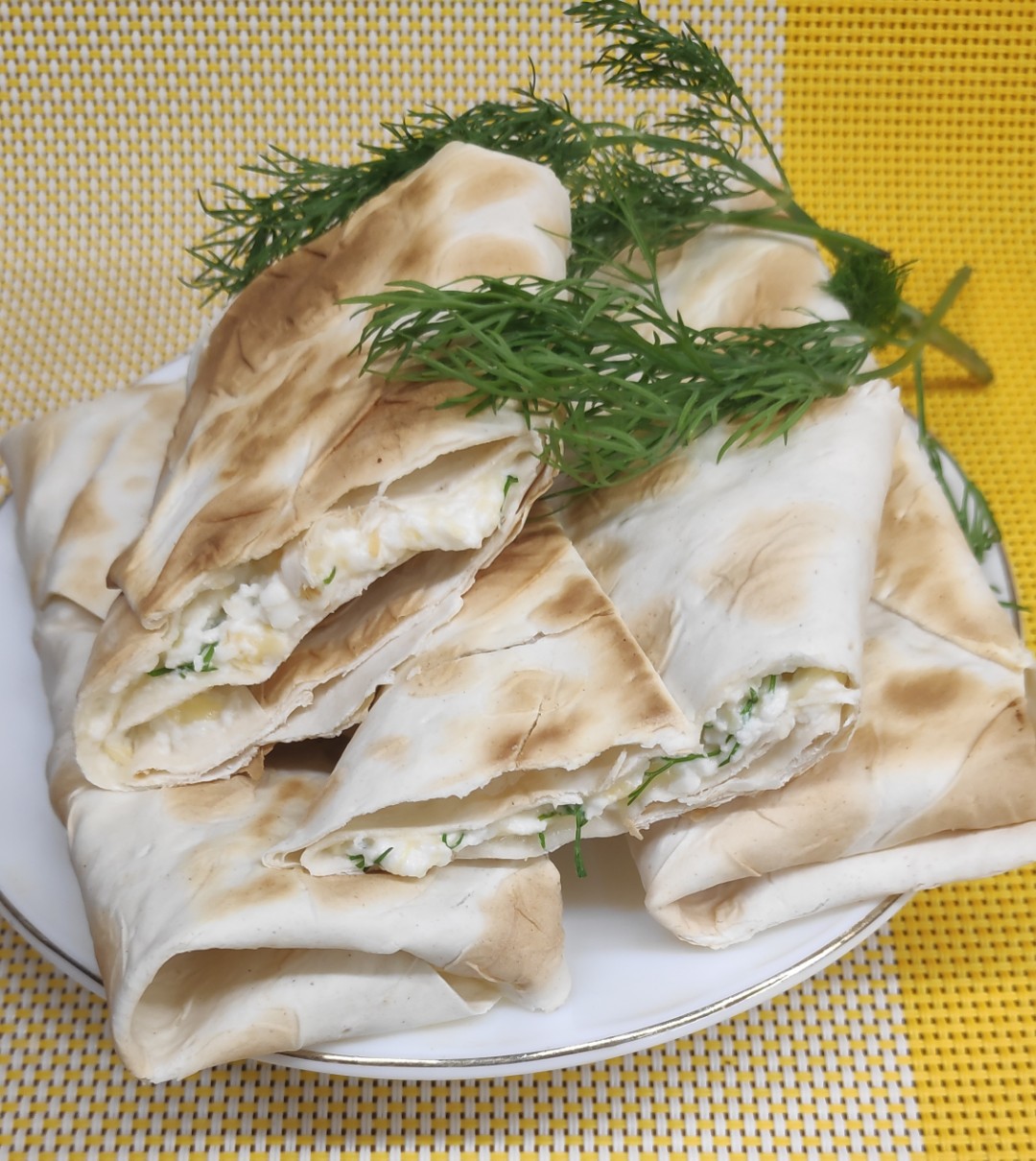 Закусочные конвертики из лаваша 😋