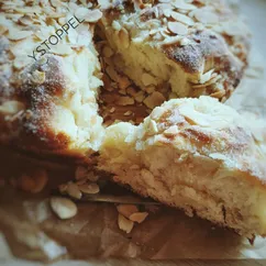 Сливочный пирог с миндальными лепестками (Butterkuchen)