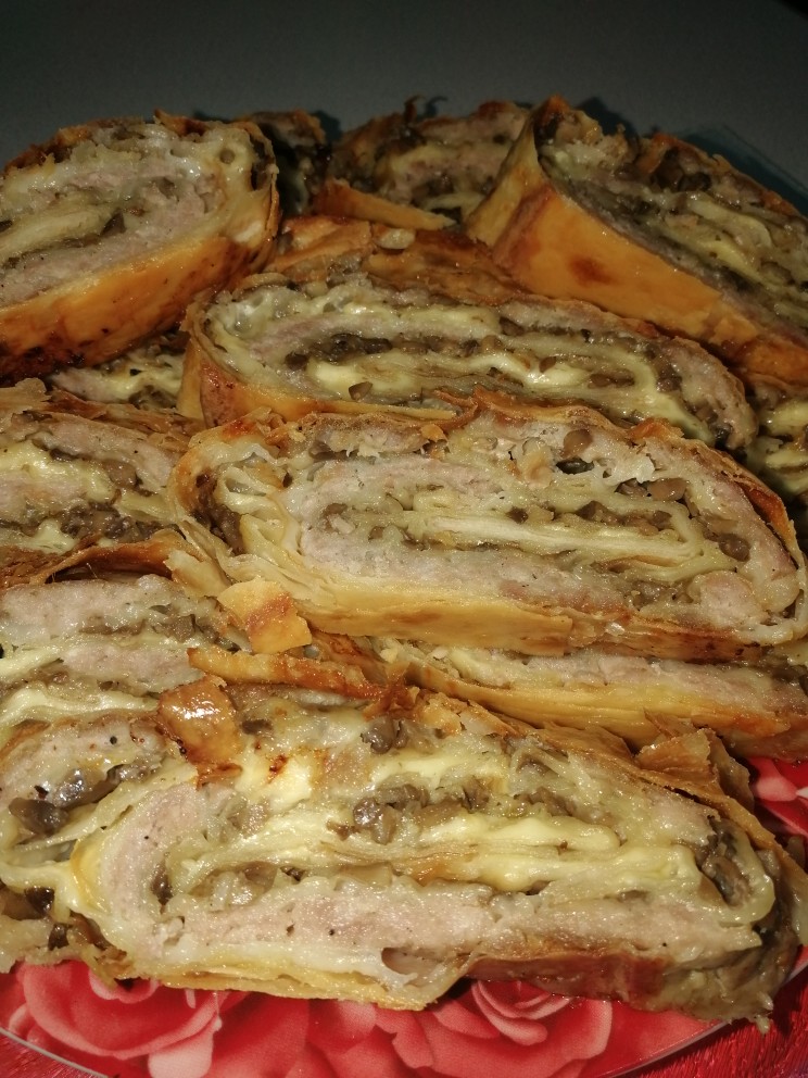 Мясной рулет в лаваше