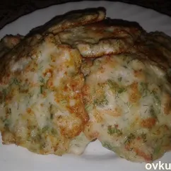 Куриные оладьи с сыром и зеленью