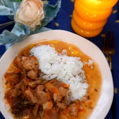 Гуляш из свинины в мультиварке