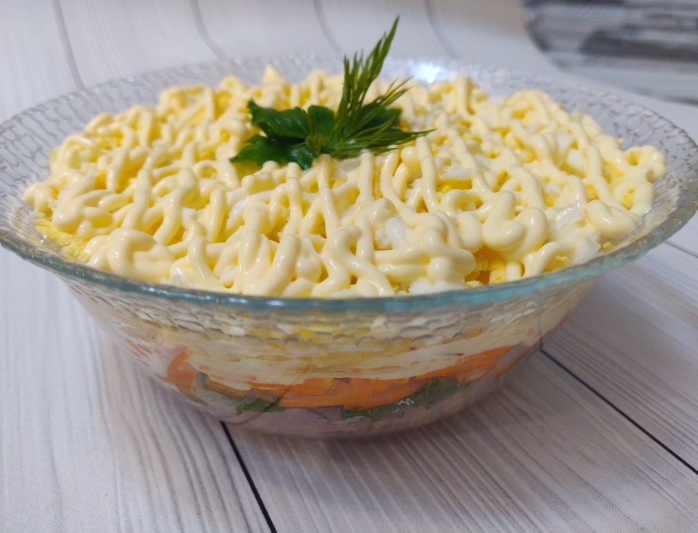 Салат с копченой курицей и корейской морковью