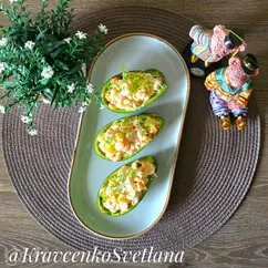 Авокадо с ананасом и креветками