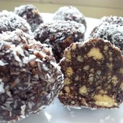 Шоколадные шарики с печеньем