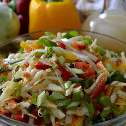 Овощной салат с кольраби и семенами льна