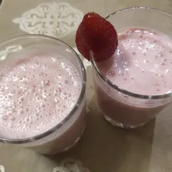 Коктейль с клубникой 🍓