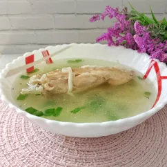 Домашняя лапша на бульоне из индейки, сваренной в мультиварке