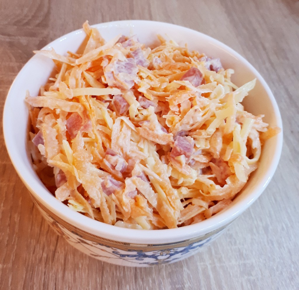 Картофельный салат с копченой колбасой – простой и вкусный рецепт с фото (пошагово)