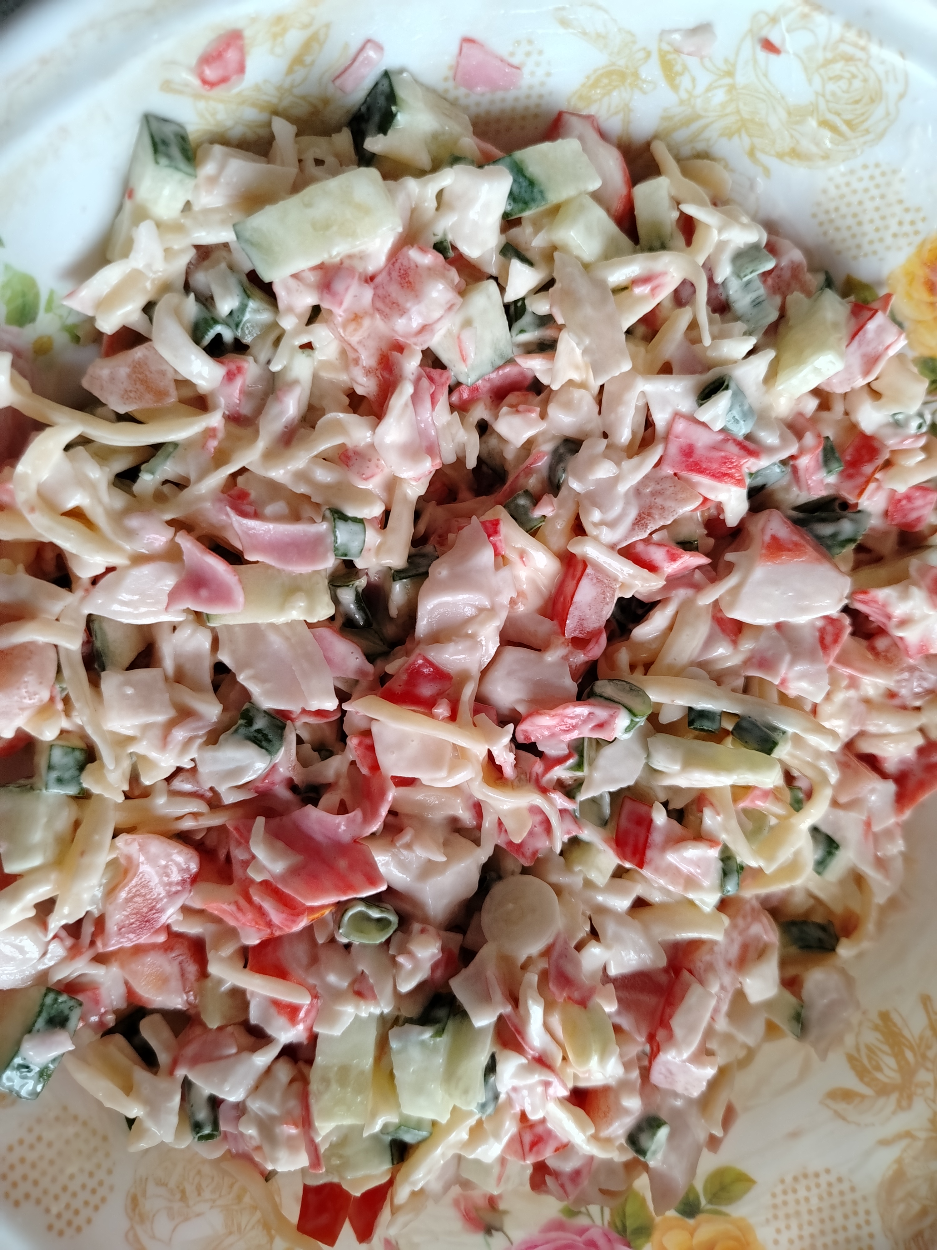 Салат с крабовым мясом и сыром 