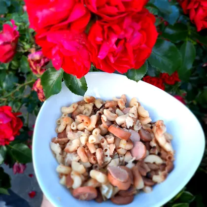 Жареные макароны с сосисками
