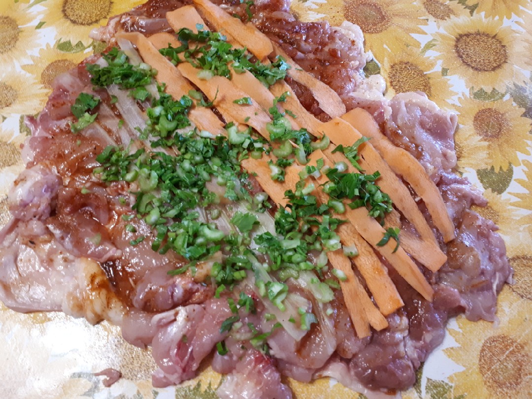 Куриный рулет с морковью и сельдереем