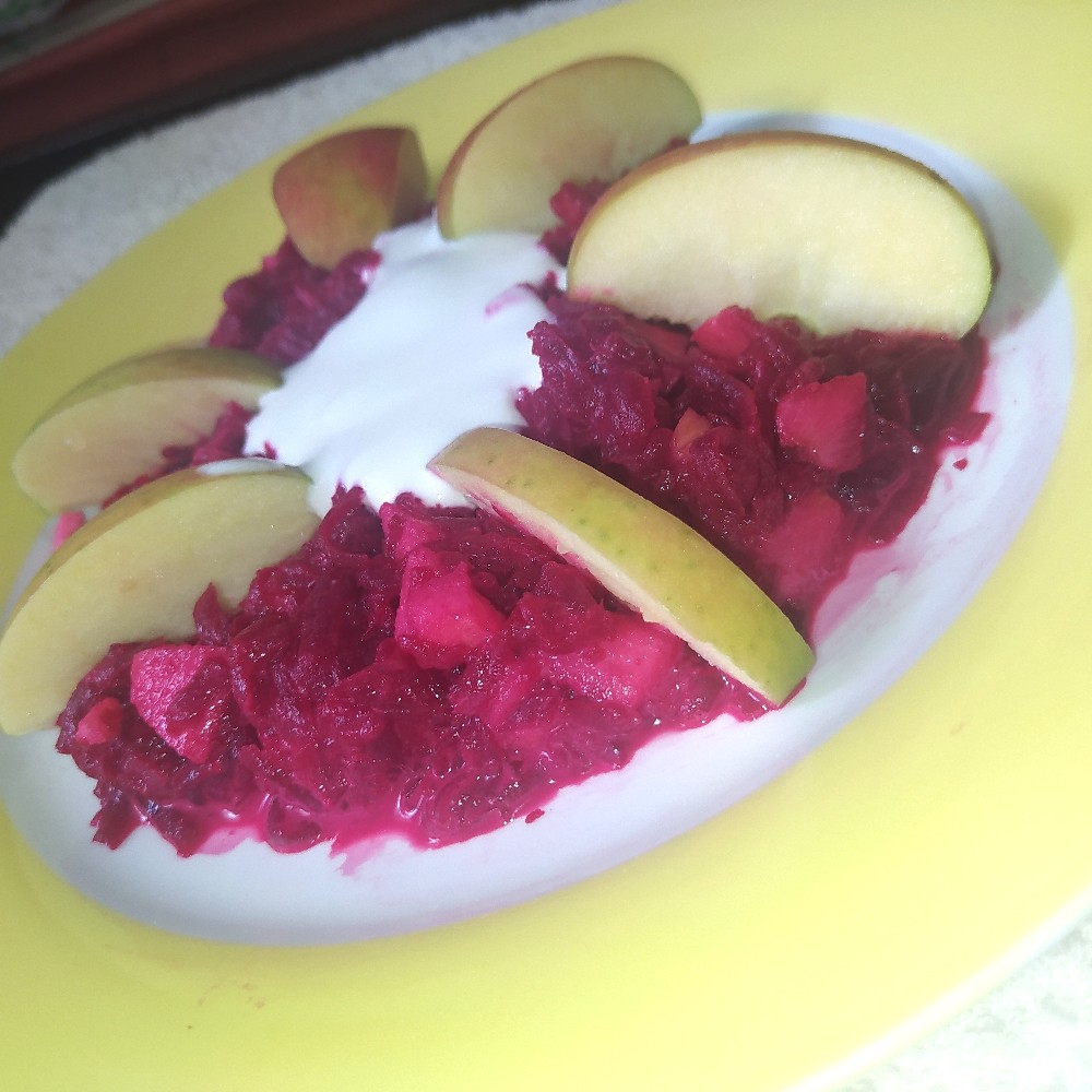 Салат диетический со свёклой и яблоками
