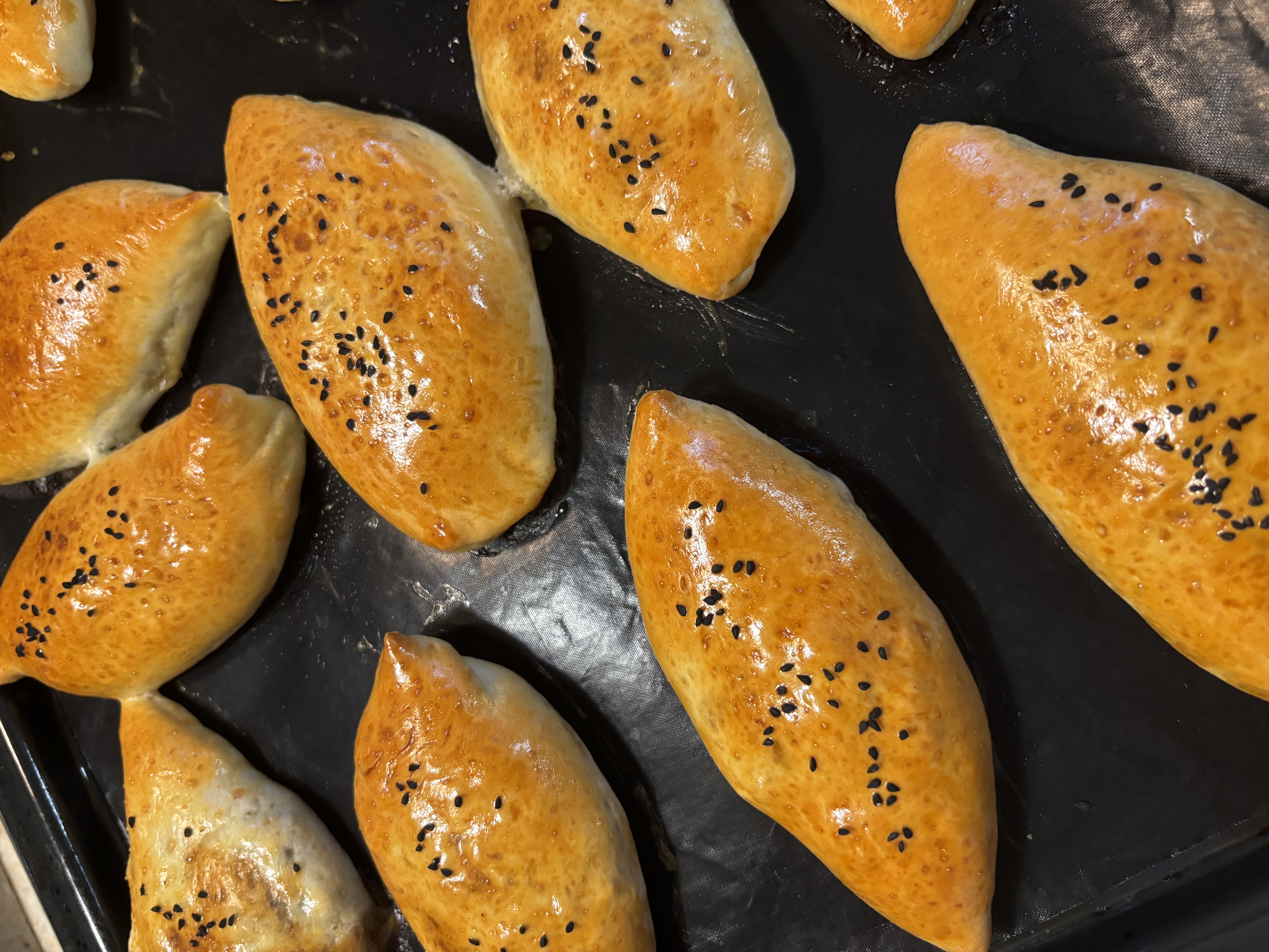 Пирожки со свининой и шампиньонами