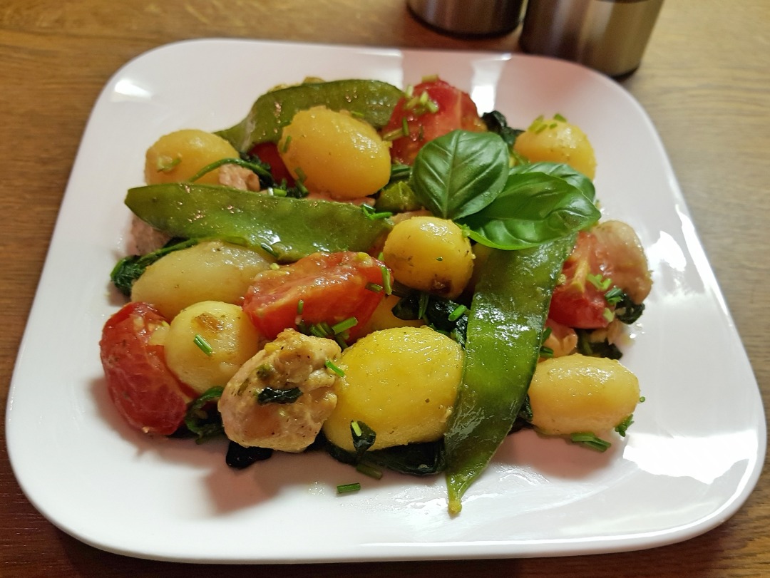 Куриная грудинка с овощами