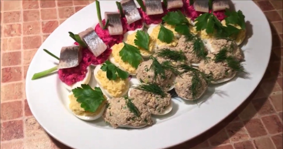 Яйца фаршированные сардинками, вкусная рыбная закуска