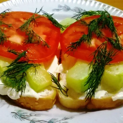 Бутерброд с кабачком и помидором
