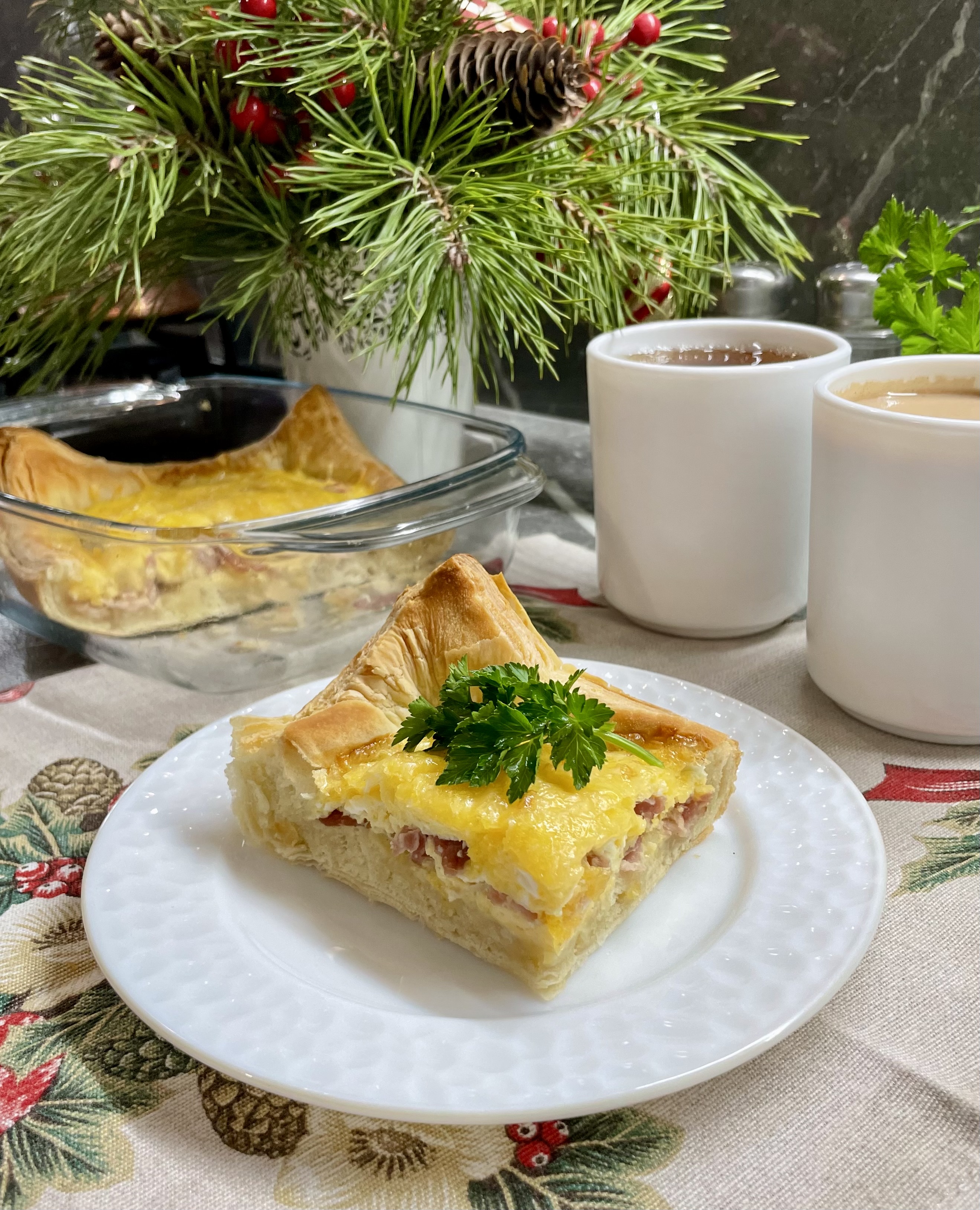 Запеканка из слоёного теста с беконом