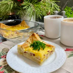 Запеканка из слоёного теста с беконом 