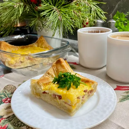 Запеканка из слоёного теста с беконом 