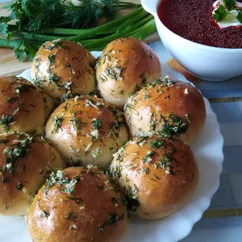 Пампушки с чесноком и зеленью. 🍞