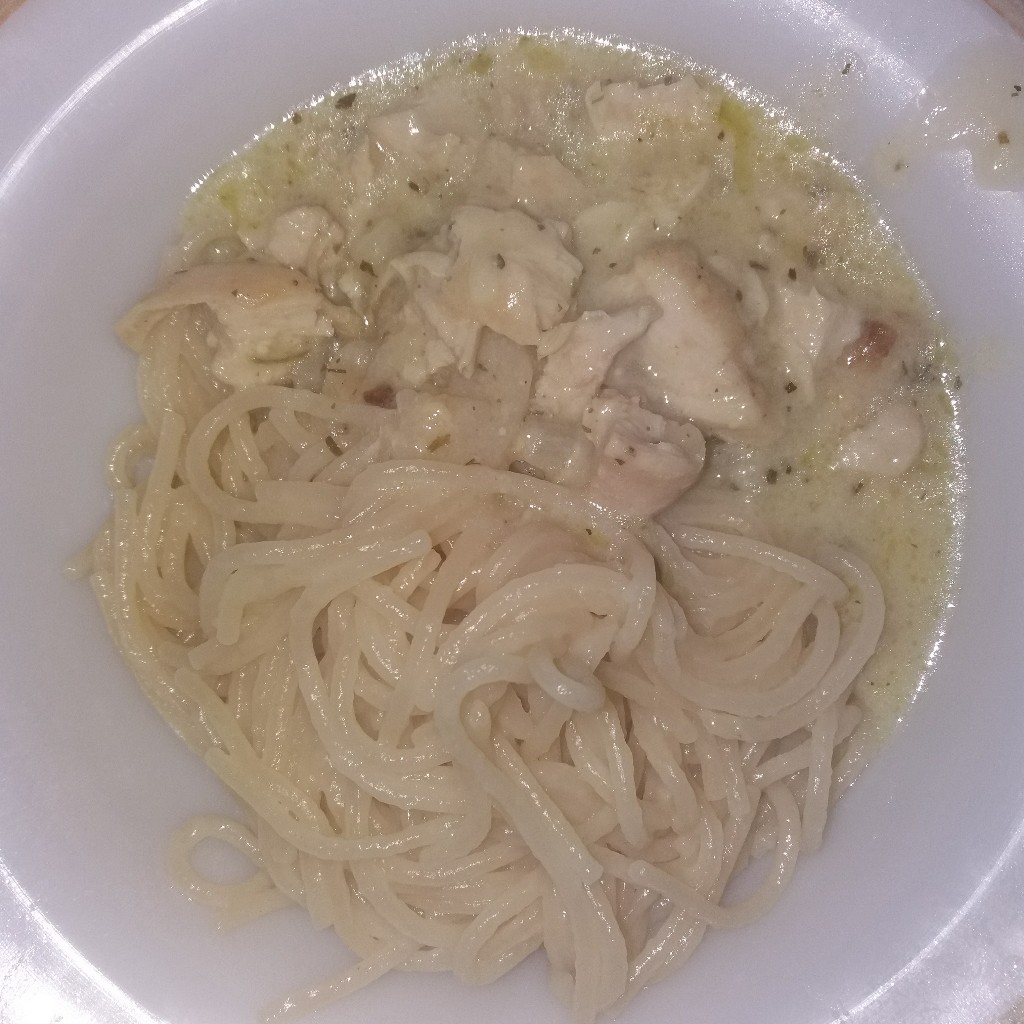 Курица в белой подливе
