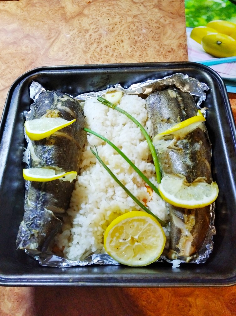 Рыба томленая с рисом в духовке