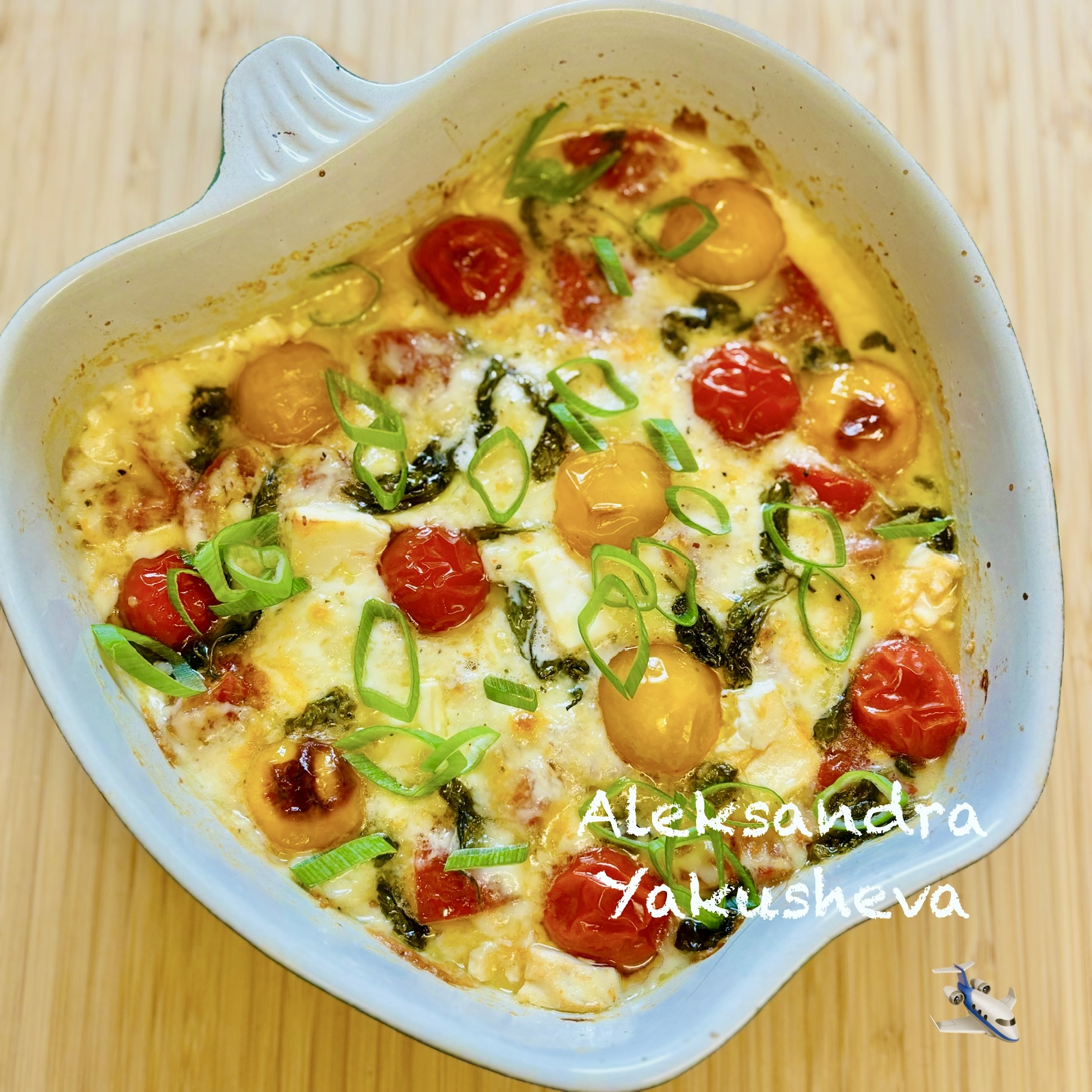 Запеченная сырная закуска с помидорами и сарделькой