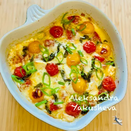 Запеченная сырная закуска с помидорами и сарделькой